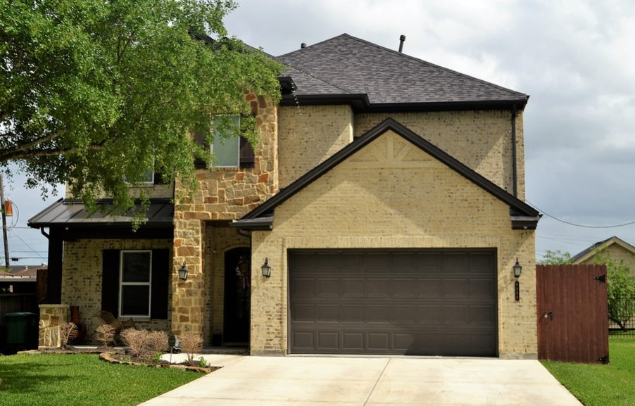 A Guide to Choosing the Right Garage Door